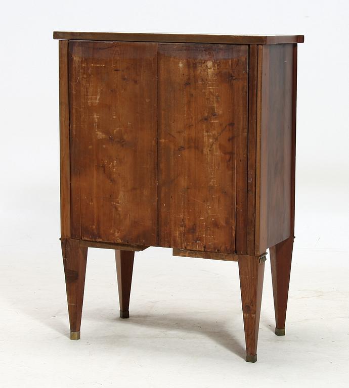 POTTSKÅP. Gustaviansk stil 1800-tal.