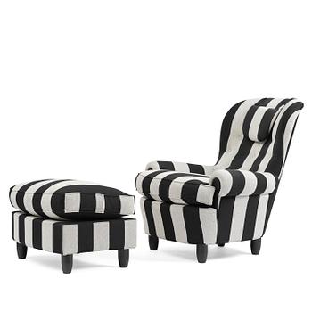 43. Carl Malmsten, fåtölj med fotpall, "Jättepaddan", O.H. Sjögren, Tranås, 2025.