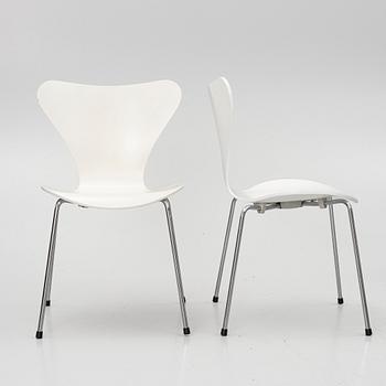 Arne Jacobsen, A set of  8 chairs, "The Seven", Fritz Hansen, Denmark, 1997 and 2005.