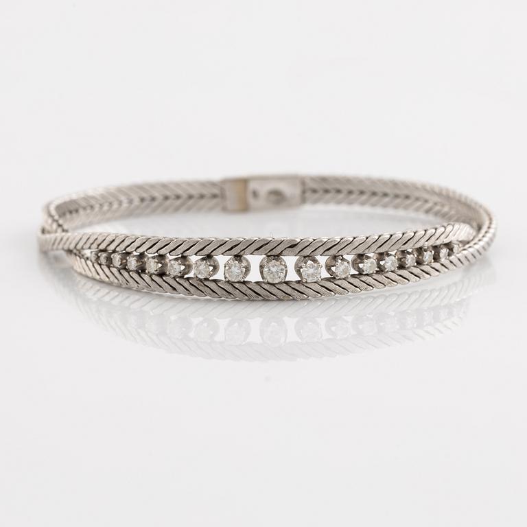 18K white gold and brilliant cut diamond bracelet.