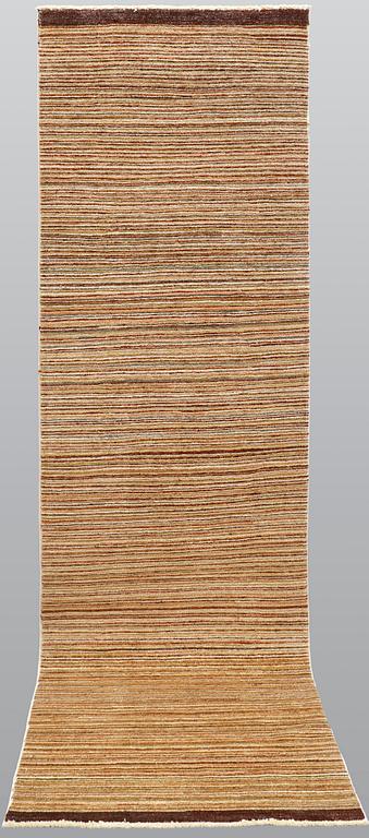 Gallerimatta, orientalisk, ca 288 x 79 cm.