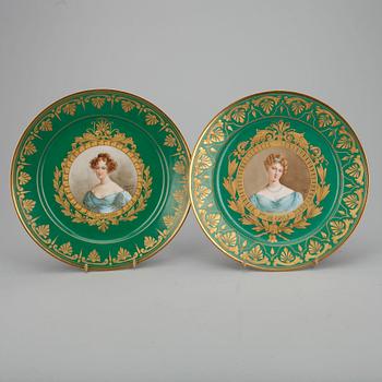TALLRIKAR, 12 st, porslin. Tallrikarna, Sèvres 1804-1809, porträtten ca 1800-talets mitt.