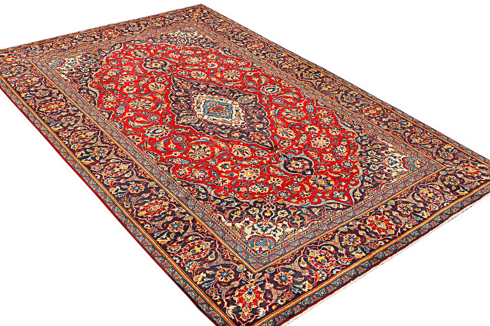 A Kashan carpet, c. 300 x 195 cm.