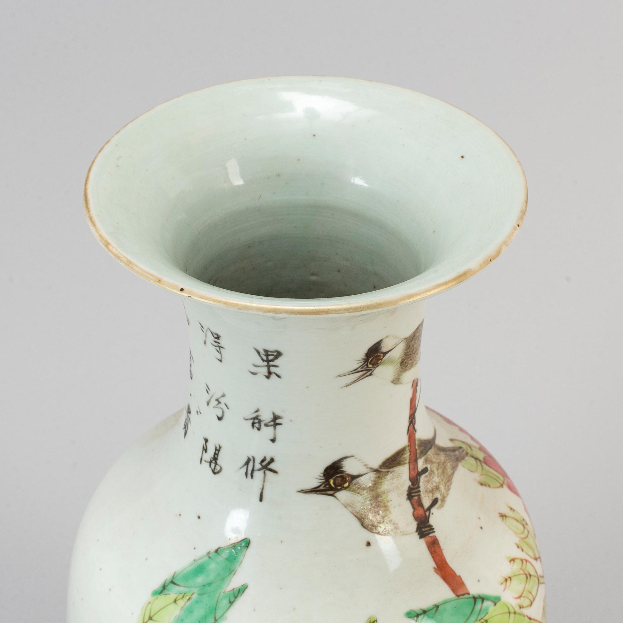 A famille rose vase, Qing dynasty, late 19th century.