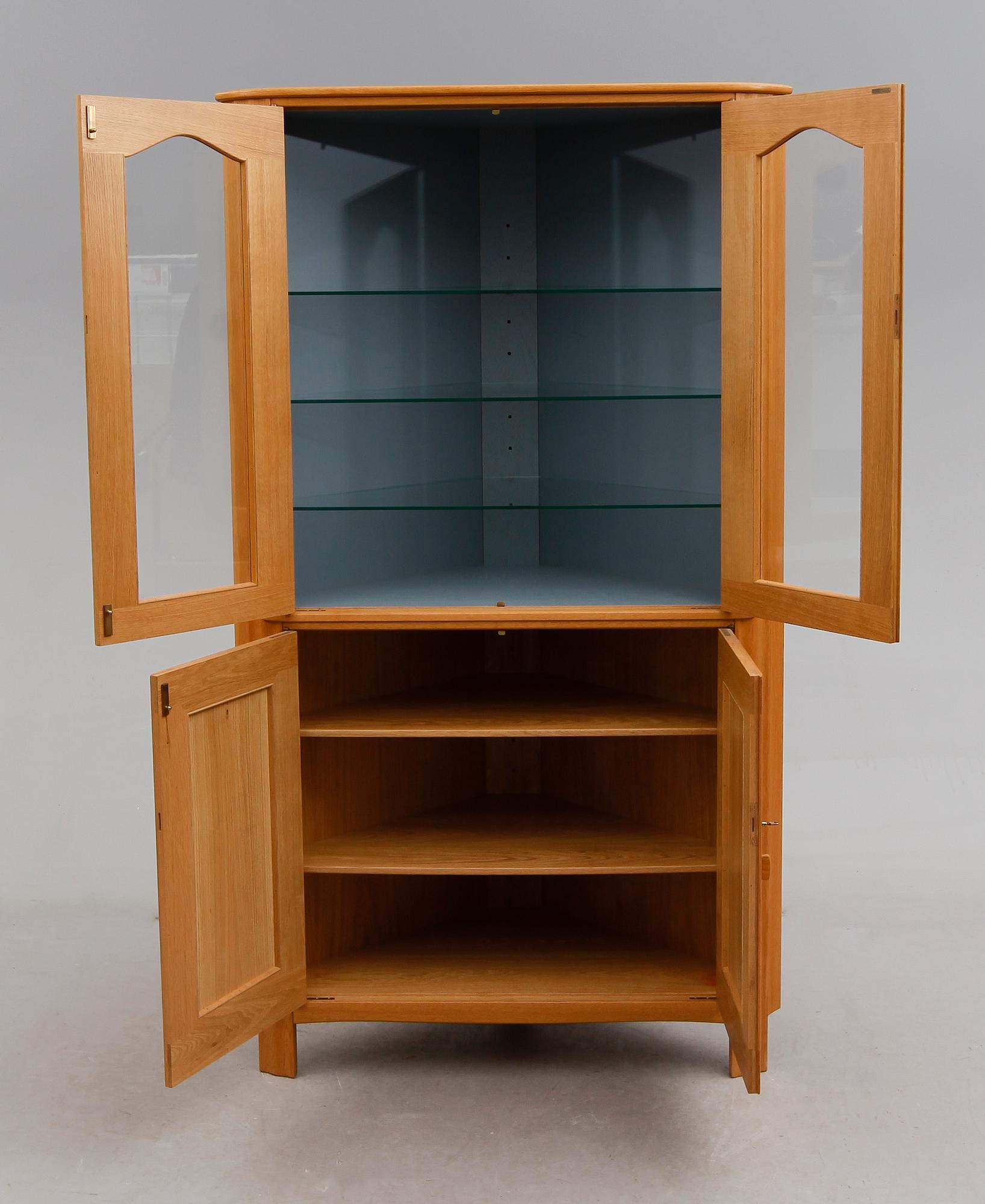 HÖRNSKÅP, "Capella", Carl Malmsten, 1900-talets andra hälft.