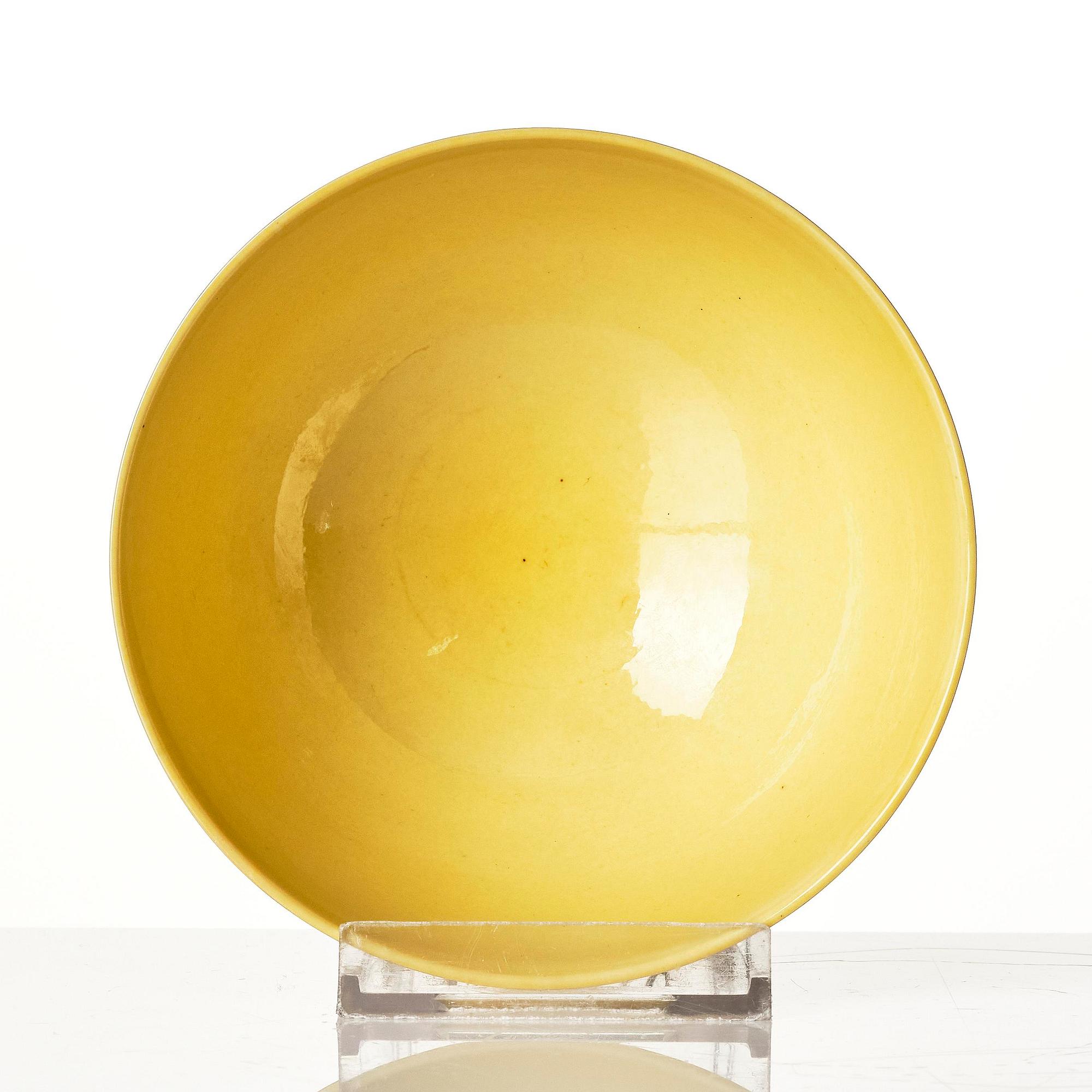 A fine yellow-glazed bowl Kangxi six-character mark and of the period (1662-1722).