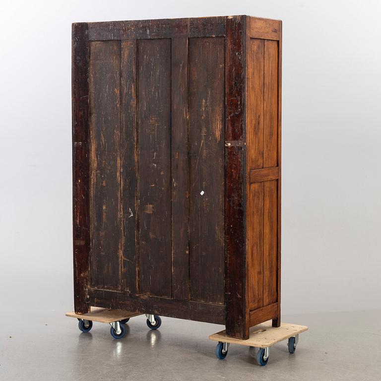 An app. 1900 viewing cabinet.