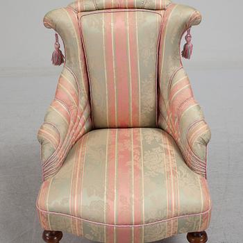 SOFFA OCH FÅTÖLJER ett par, omkring år 1900.