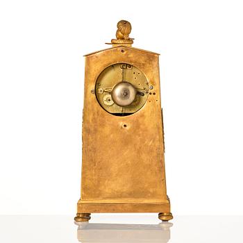 An Empire mantel clock, first part of the 19th century, Schunick Ainor in Berlin.