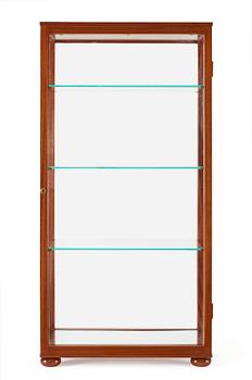 507. A Josef Frank mahogany showcase cabinet, Svenskt Tenn, model 649.