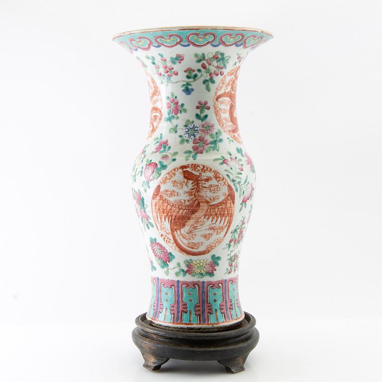 Vase China late Qing porcelain.