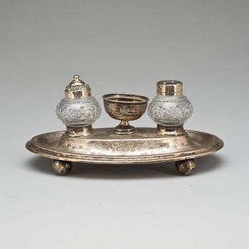 SKRIVSTÄLL, silver. Stockholm otydlig mästarstämpel. Nyrenässans 1875.