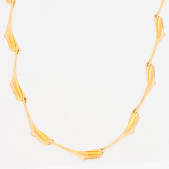 A BJÖRN WECKSTRÖM NECKLACE, 14K gold. Lapponia 1975.