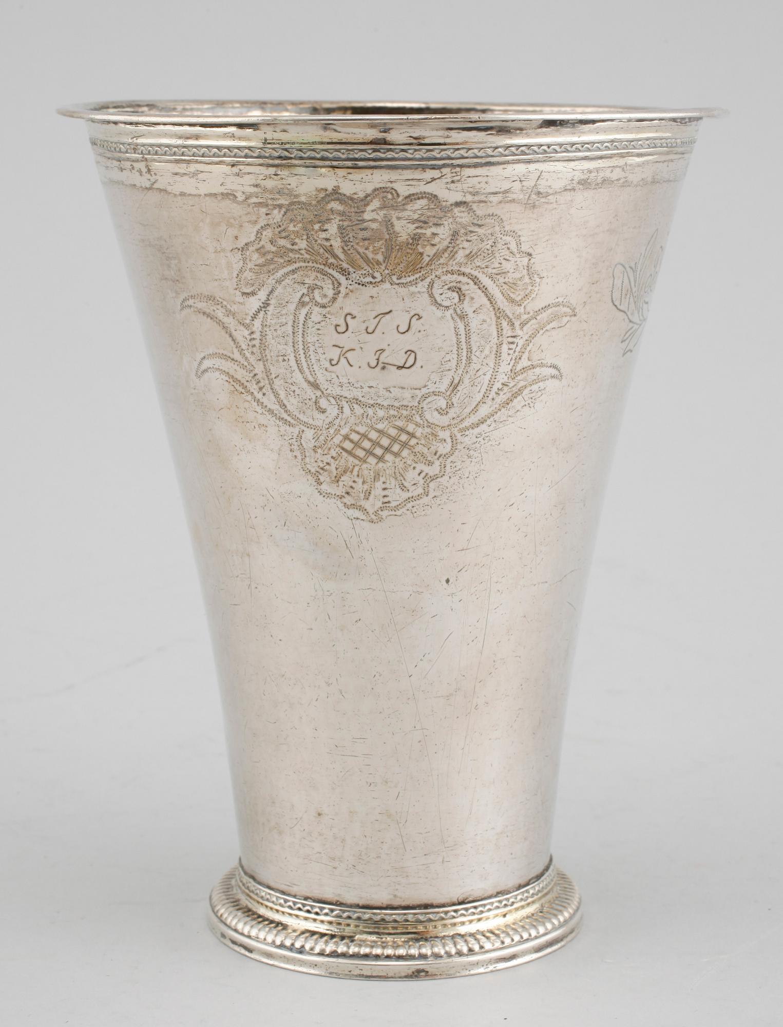 A silver cup by Anders Schotte, active in Uddevalla 1760-1806, weight 263 g.