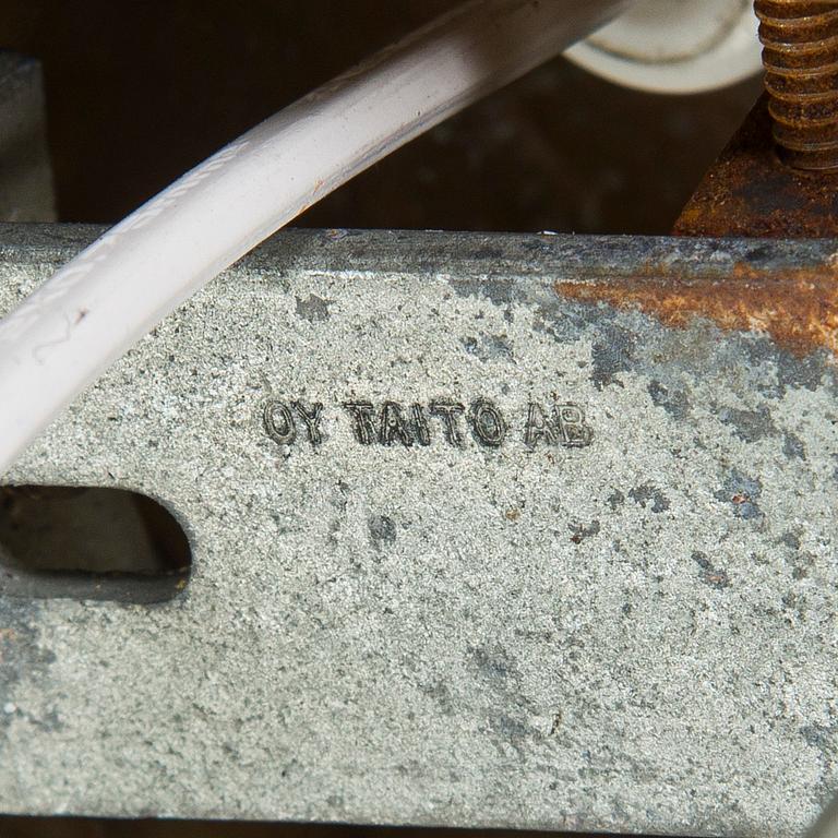 Paavo Tynell, kattovalaisin, malli A1965 Taito 1900-luvun puoliväli.