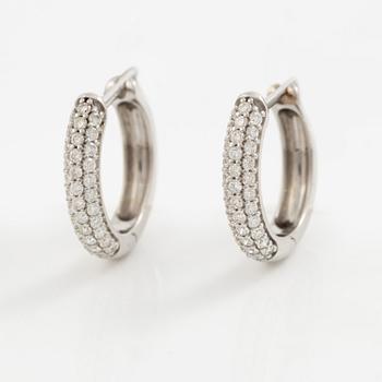 Earrings hoops 18K gold with brilliant-cut diamonds.