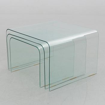 GLASS NESTING TABLES.