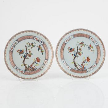 Tallrikar, sex stycken, porslin. Qingdynastin, Kangxi (1662-1722).