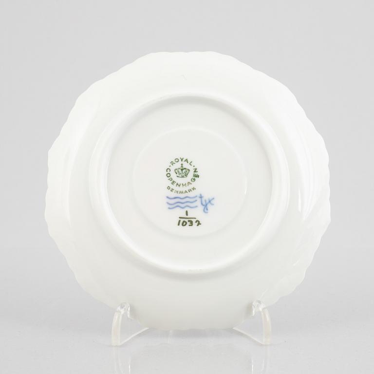 13 half lace "Musselmalet" porcelain coffee cups with saucers, Royal Copenhagen, Denmark.