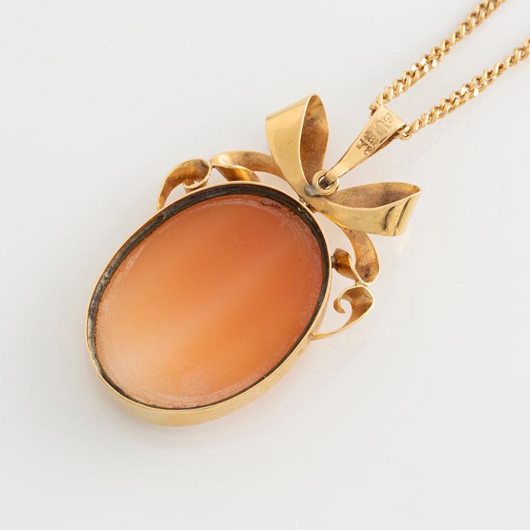 Hänge och ring, guld med snäckskalscamé.