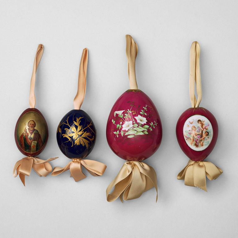 ÄGG, fyra stycken, porslin. Ryssland, 1800-tal.