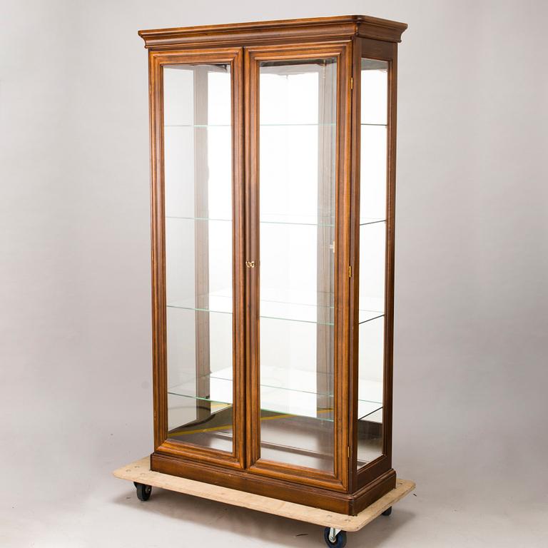 A late 20th century display cabinet.