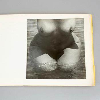 LUCIEN CLERGUE, album med 11 gelatinsilverfotografier, vintage. Numrerad 192, upplaga 250.