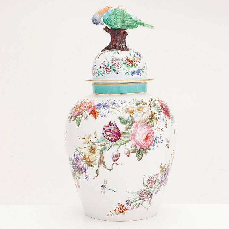 Urna, Rörstrand, daterad 25/3 1871. E.B.