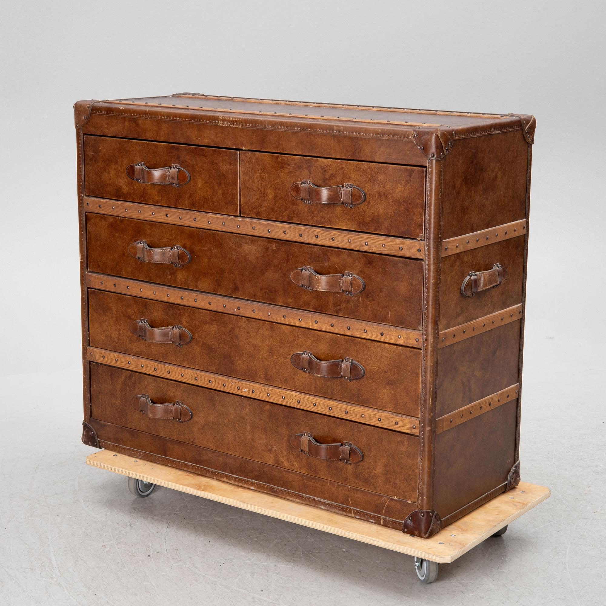 Chest of drawers, contemporary.