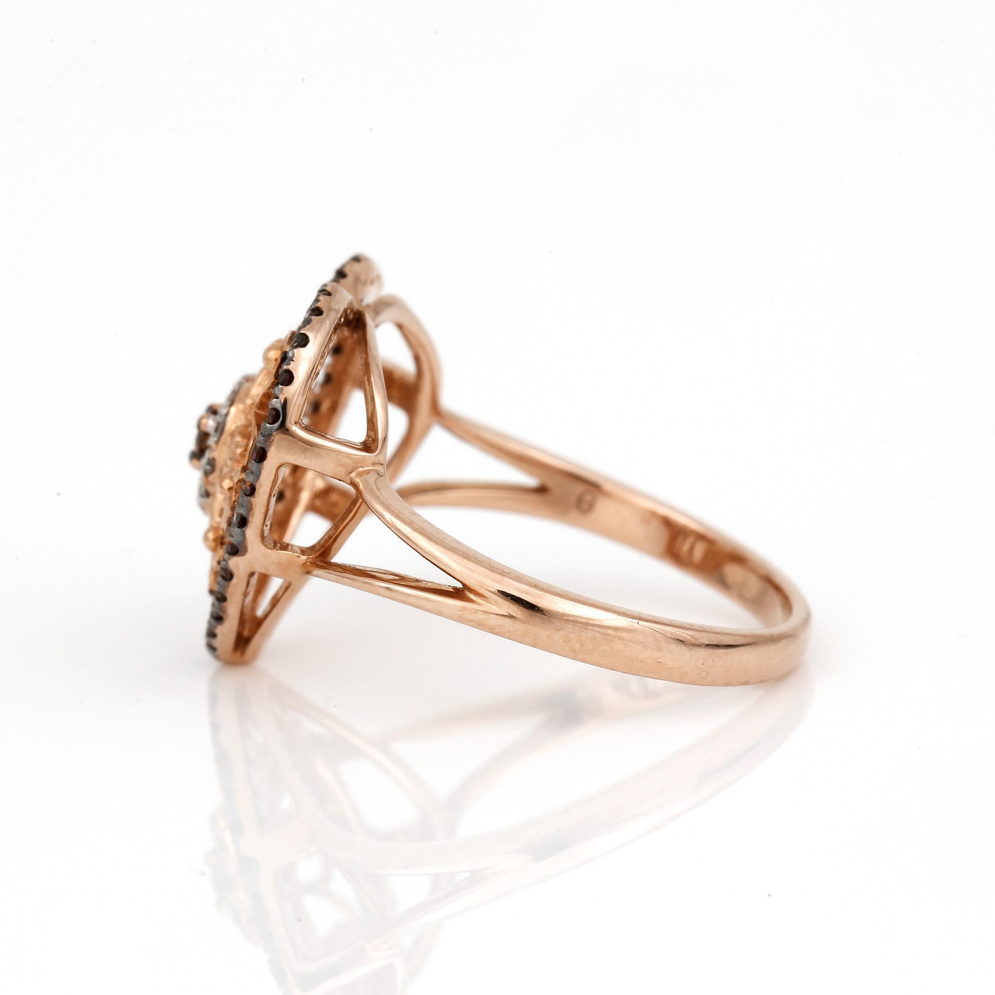 RING, 14K roséguld med cognacsfärgade och färglösa diamanter. Vikt ca 3 g.