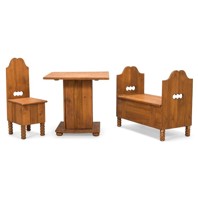 Eliel Saarinen, 3-piece nursery furniture set 'Elsa' for Oy Stockmann Ab, Keravan puusepäntehdas, Finland 1918.