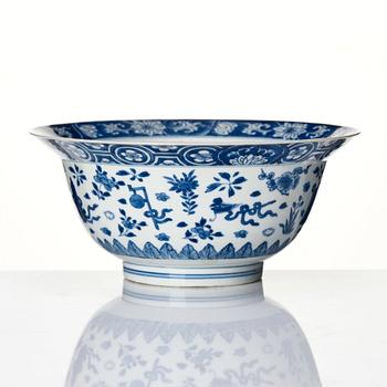 Skål, porslin. Qingdynastin, Kangxi (1662-1722).