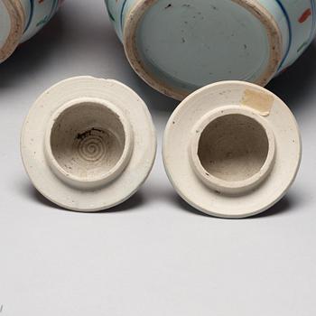 URNOR med LOCK, porslin. Transition, 1600-tal.