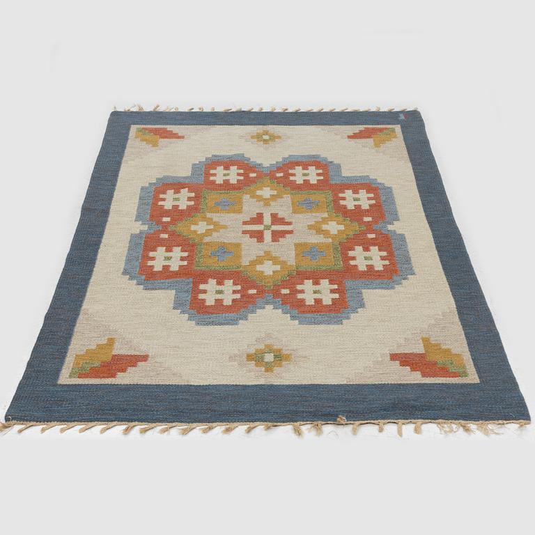 Erik Lundberg, a flat weave rug, Vävaregården, Eringsboda, approx. 249 x 169 cm.
