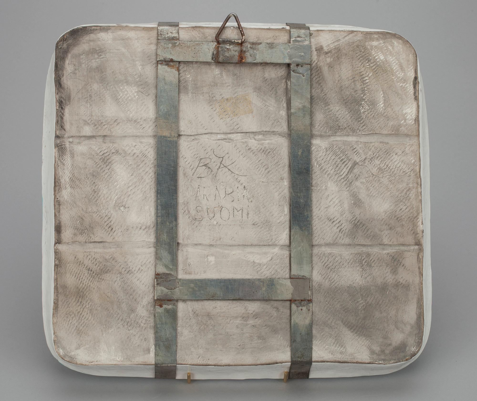 Birger Kaipiainen, A CERAMIC DISH.