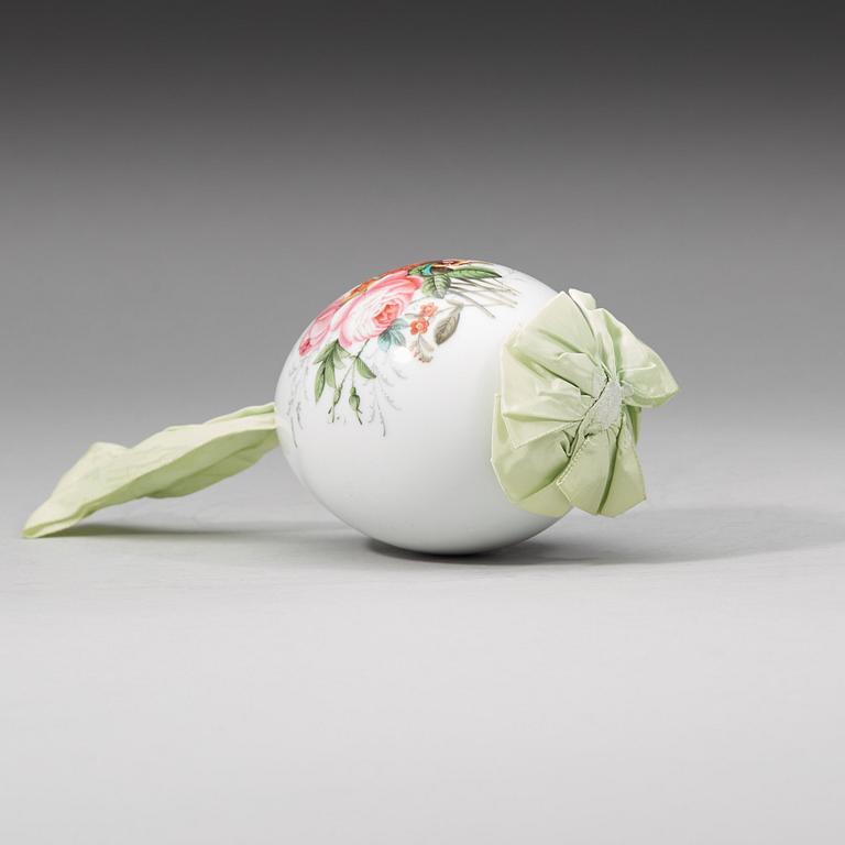 A Russian porcelain egg, late 19th Century.