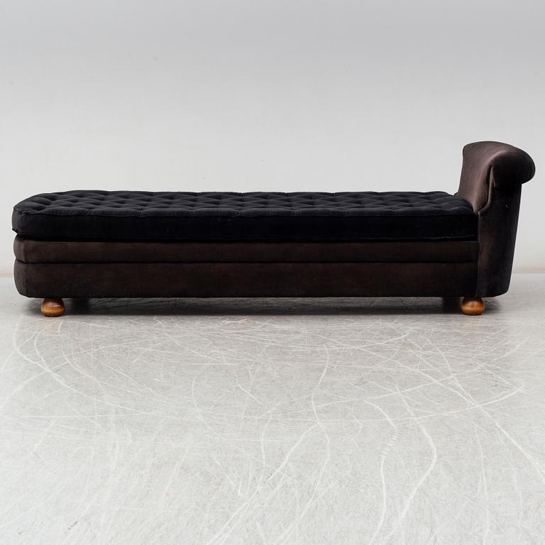 A model 775 daybed by Josef Frank for Firma Svenskt Tenn.