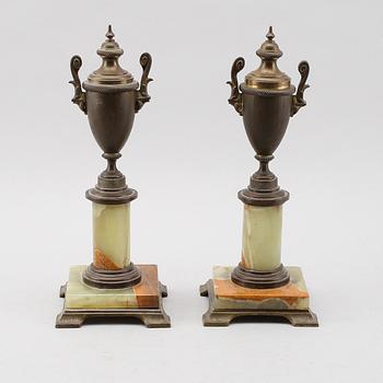 CASOLETTER, 1 par, brons och onyx, 1800-talets andra hälft.