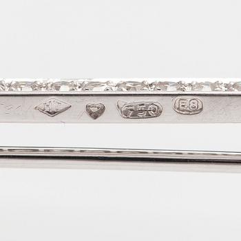A Tillander, Rintaneula, 18K valkokultaa, 8/8-hiottuja timantteja n. 0.53 ct yht. Helsinki 1982.