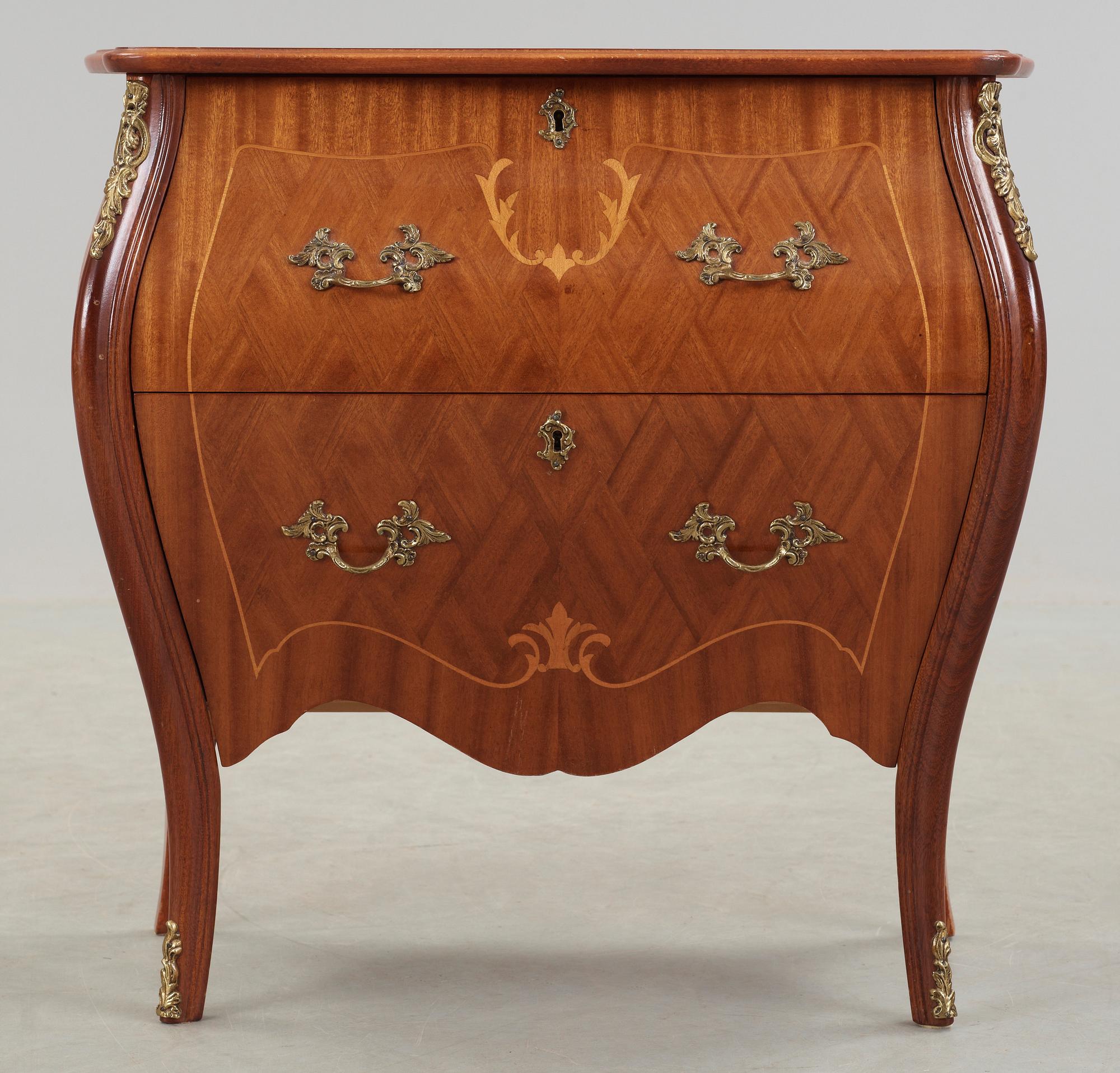 BYRÅ, rokokostil, 1900-talets andra hälft.