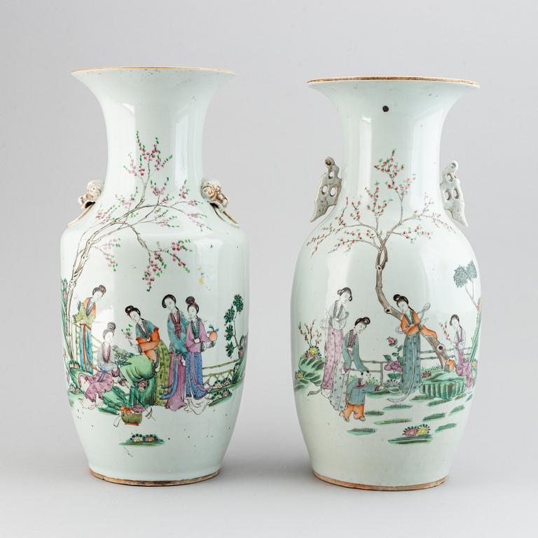 Two Chinese famille rose vases, 20th century.