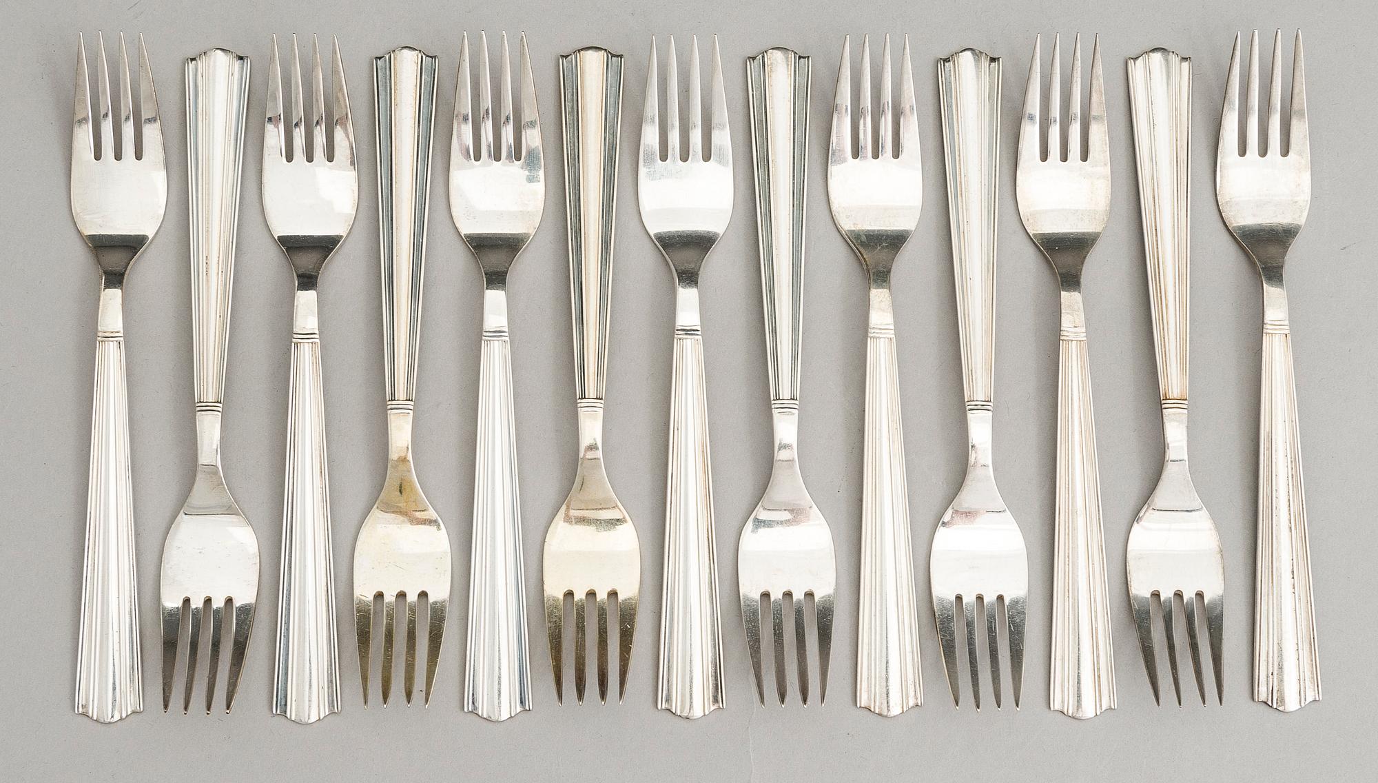 HOLGER RASMUSSEN, ATERIMIA ja LASINALUSIA, 56 osaa, hopeaa 916/925, "Margit", Hopeatehdas oy, Helsinki 1960-luku.