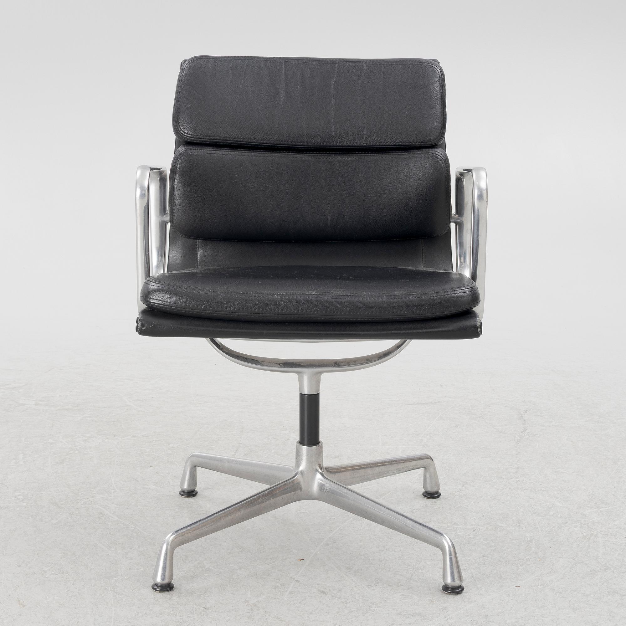 Charles & Ray Eames, "Soft Pad Chair EA 208", Vitra.