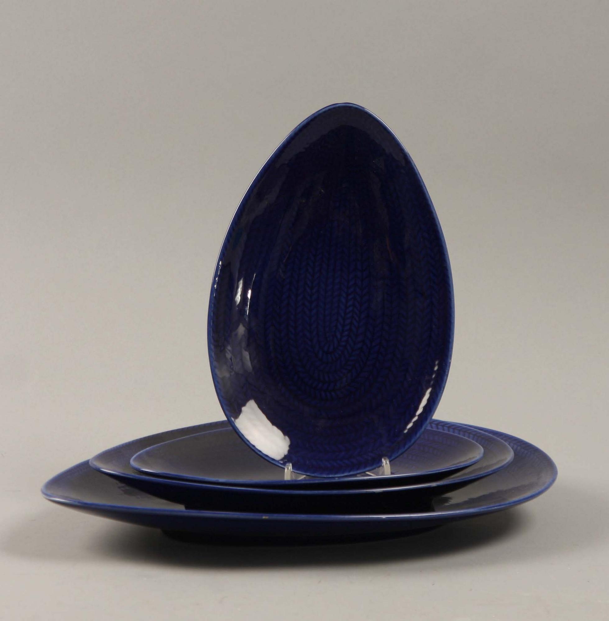 SERVISDELAR,  13 st, porslin, "Blå eld", Hertha Bengtsson, Rörstrand.