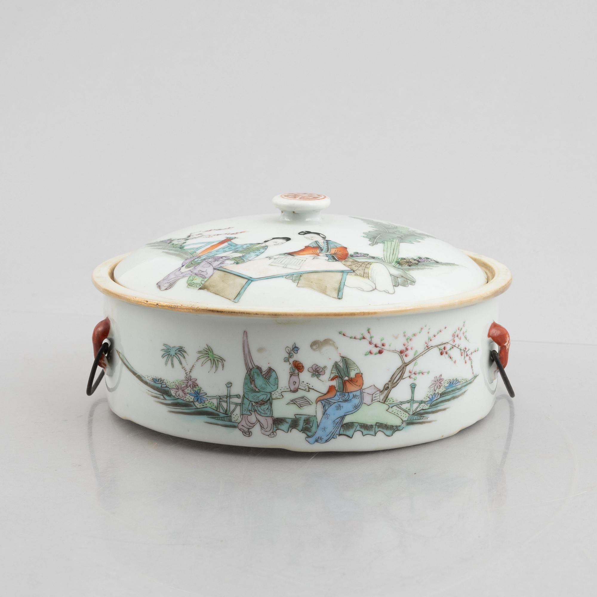 Karott med lock, porslin, Kina, sen Qing dynasti, 1800/1900-tal.
