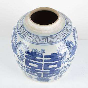 A 20th century blue and white porcelain ginger jar.