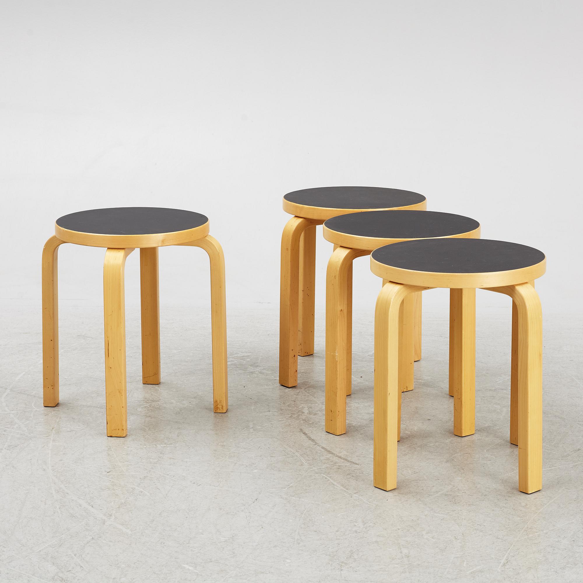 Alvar Aalto, pallar, 4st, modell 60E, 1900-talets slut.