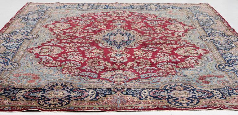 Carpet, Kirman, 365 x 270 cm.