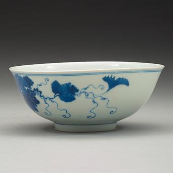 A blue and white bowl, Qing dynasty, Guangxu mark and of the period (1875-1908).