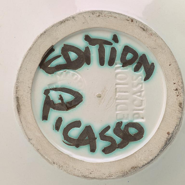 A Pablo Picasso faience bowl 'Oiseau au ver', Madoura, Vallauris, France post 1952, Ramié 172.